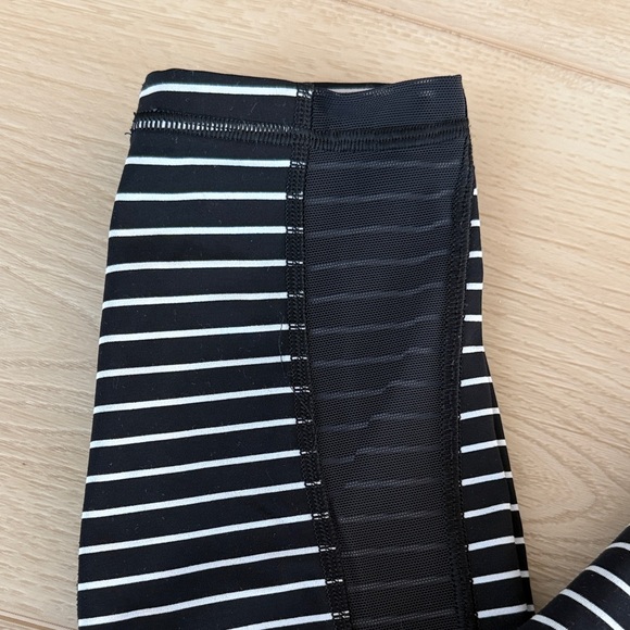 Lululemon Athletica Train HR 7/8 Black and White Striped Leggings - Picture 2 of 5